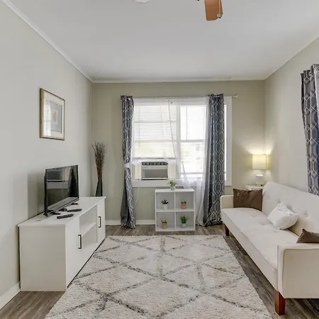 Central Galveston Apartment About 1 Mi To The Strand!